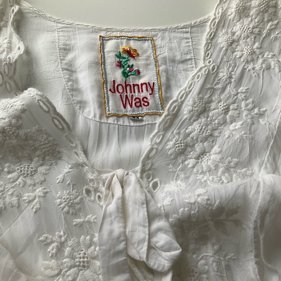 Johnny Was White Floral Embroidered Medium Top - Picture 6 of 9